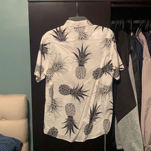 H&M pineapple Short Sleeve Button Down Shirt - Picture 3 of 3